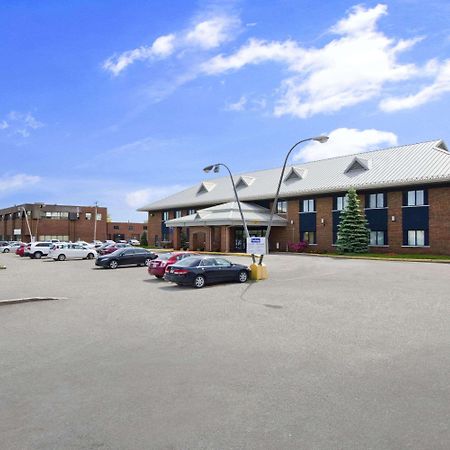 Park Inn Hotel Montreal Airport 多尔瓦勒 外观 照片