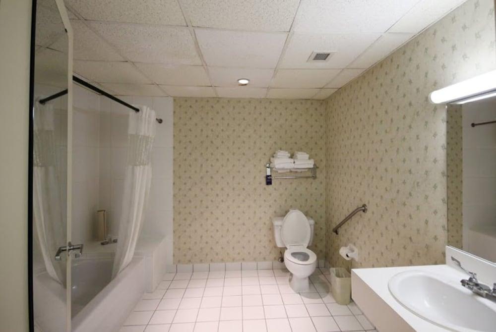 Park Inn Hotel Montreal Airport 多尔瓦勒 外观 照片