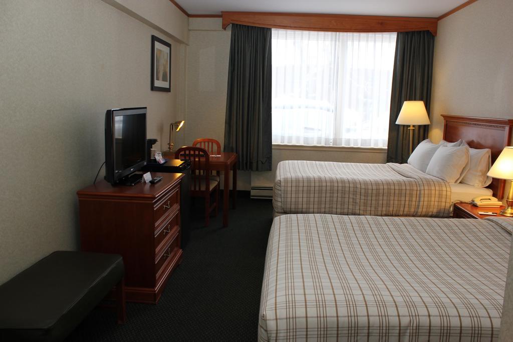 Park Inn Hotel Montreal Airport 多尔瓦勒 外观 照片