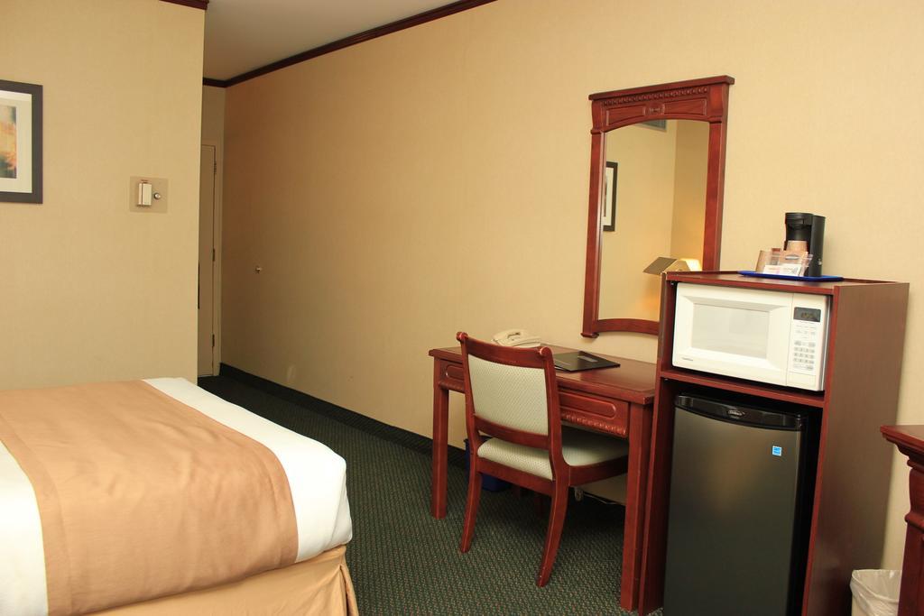 Park Inn Hotel Montreal Airport 多尔瓦勒 外观 照片
