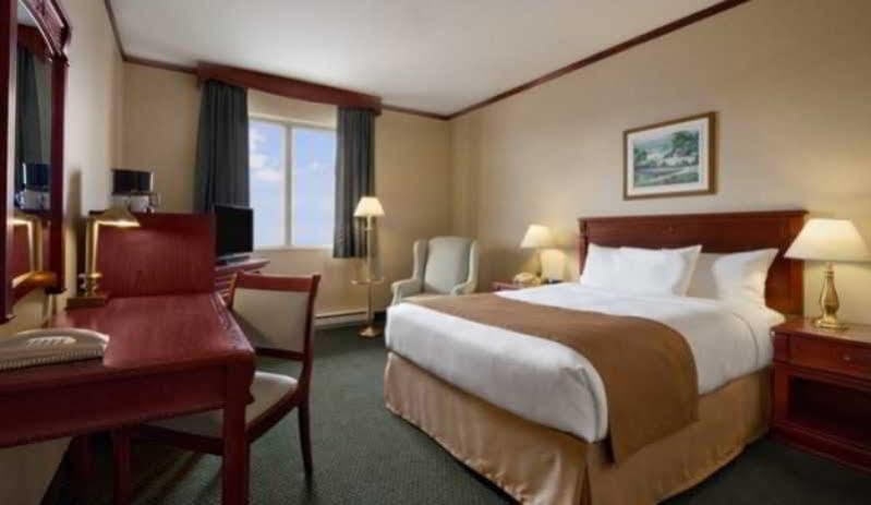 Park Inn Hotel Montreal Airport 多尔瓦勒 外观 照片