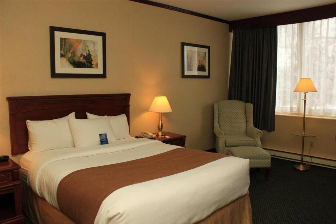 Park Inn Hotel Montreal Airport 多尔瓦勒 外观 照片
